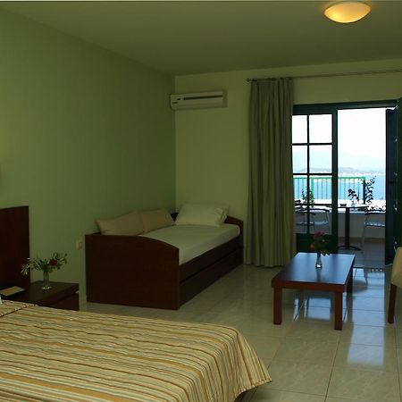 Skiathos Club Hotel & Suites Vasilias  Bilik gambar